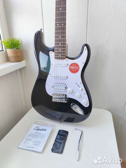 Электрогитара Squier Stratocaster HSS (новая)