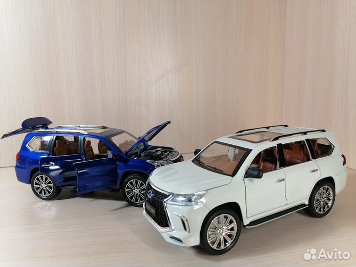 Детская машинка коллекционная. Новые