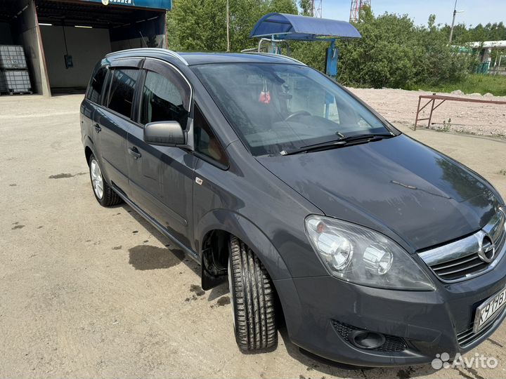 Opel zafira модель