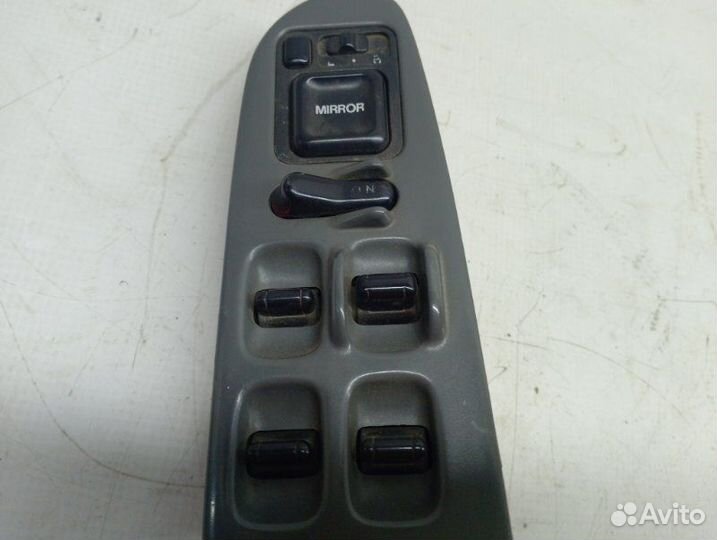 Блок управления стеклоподъемниками передний правый