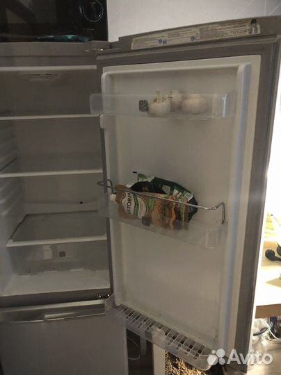 Холодильник Samsung