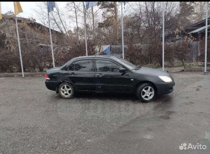 Mitsubishi Lancer 1.6 МТ, 2004, битый, 450 000 км