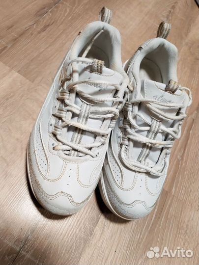 Кроссовки женские