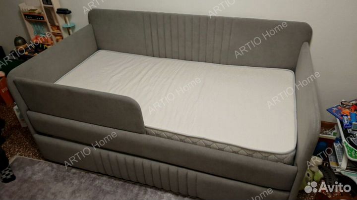 Кровать с мягким изголовьем