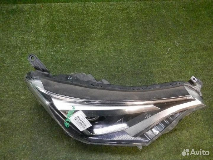 Фара правая Toyota RAV4