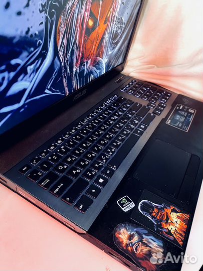 Игровой, 17дюйм, GTX, 8 ядер i7, 16 озу, ноутбук