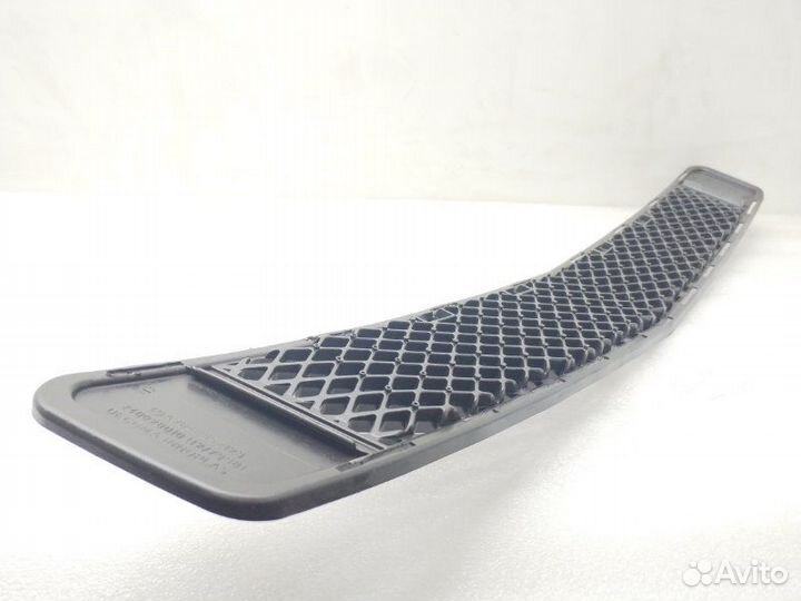 Решетка в бампер передняя Mercedes-Benz C-Class