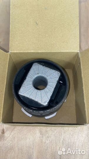 Сайлентблок подрамника VAG 7L0499035A оригинал