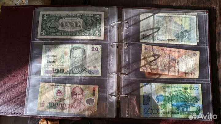 Альбом с коллекционными монетами