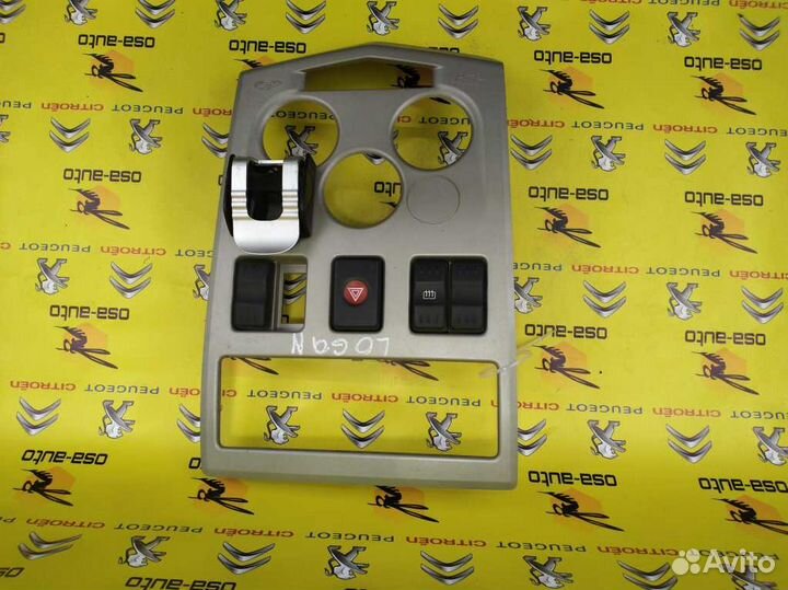 Декоротивный элемент панели управления renault-log