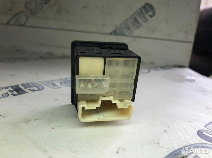 Кнопка регулировки зеркал Toyota noah