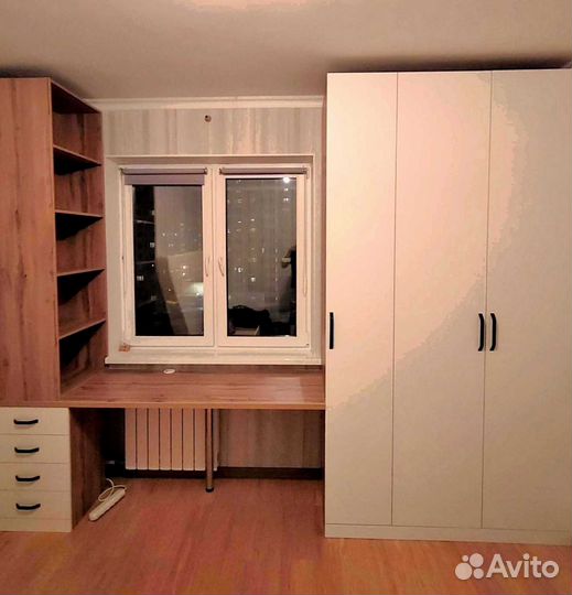 Рабочая зона в углу у окна