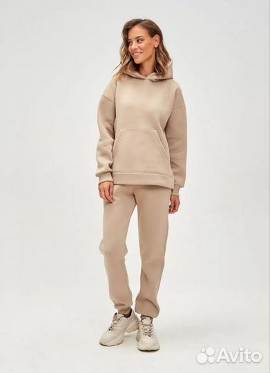 Спортивный костюм женский