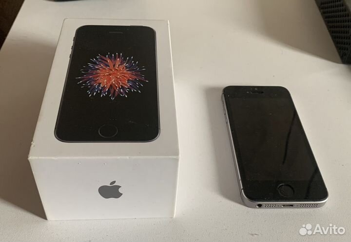 Телефон iPhone SE 2016