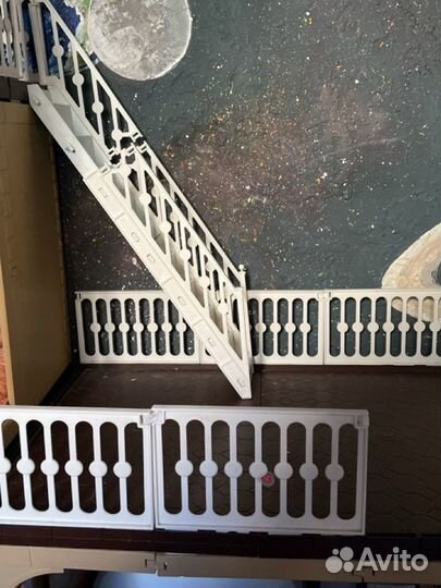 Домик для кукол и фургон