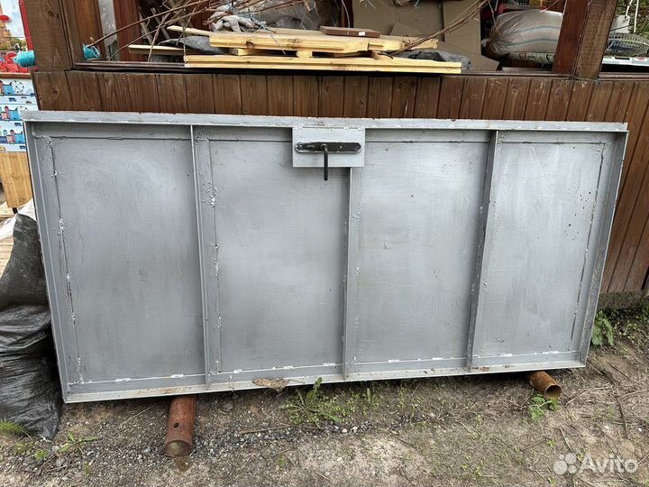 Металлическая дверь б/у и ставни на окна