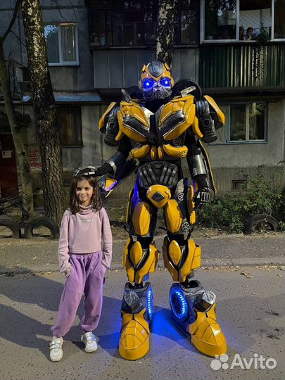 Аниматор робот Бамблби