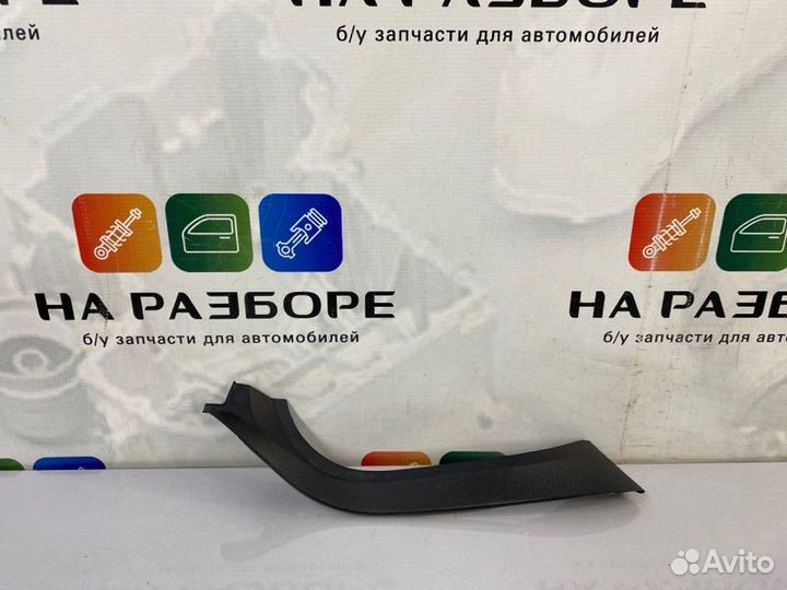 Накладка проема багажника задняя левая Toyota