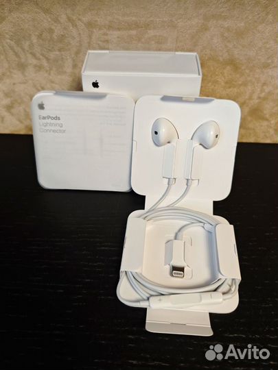 Наушники Apple EarPods с разъёмом Lightning