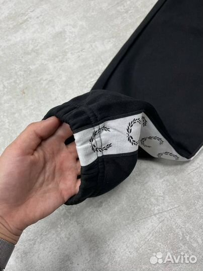 Спортивные штаны Fred perry лампасЫ