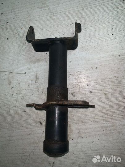 Кронштейн усилителя бампера передний правый