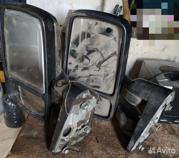 Боковое зеркало
