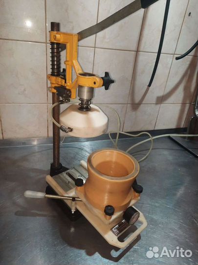 Укупорщик винтовыми крышками типа Твист-Офф