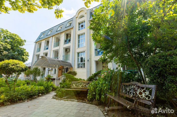 Администратор, горничная, прачка, разнорабочий