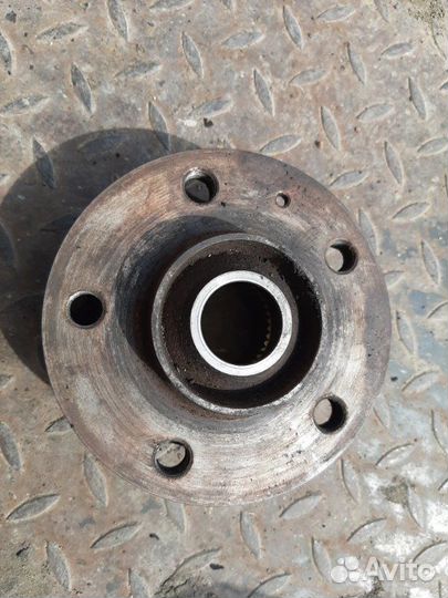 Ступица колеса передняя Audi A4 8K 3.0 CAK