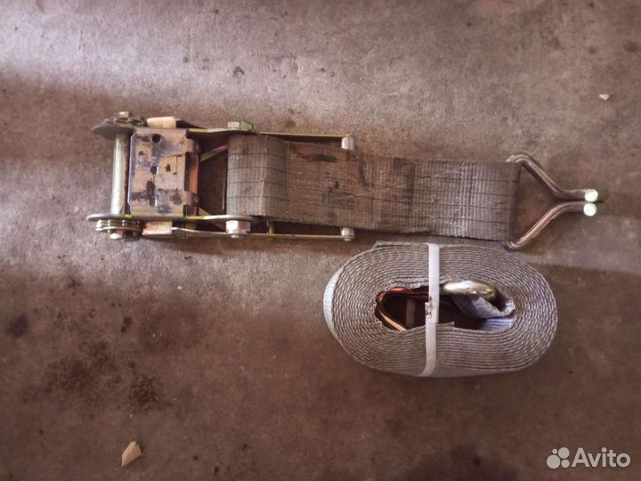 Стяжные ремни крепления груза