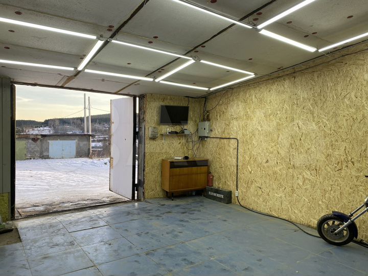 Гараж, > 30 м²