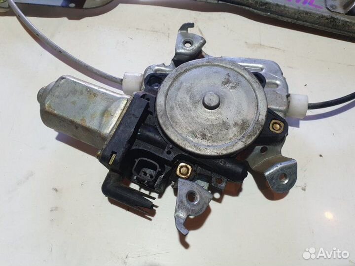 Стеклоподъемник задний правый Nissan X-Trail T30