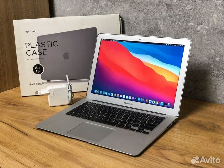 Ноутбук Apple MacBook Air 13 почти как новый