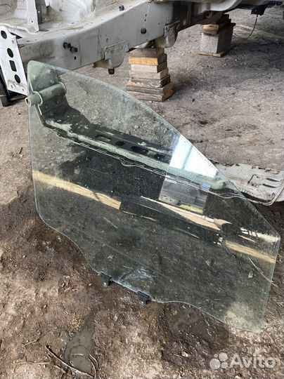 Стекло пассажирской двери Hyundai Grand Starex H1