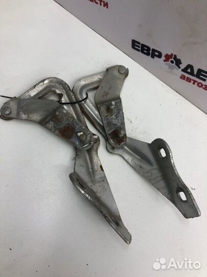 Петля капота левая Ford Focus 2 седан 2006