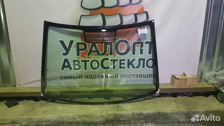 Заднее стекло Mazda 6