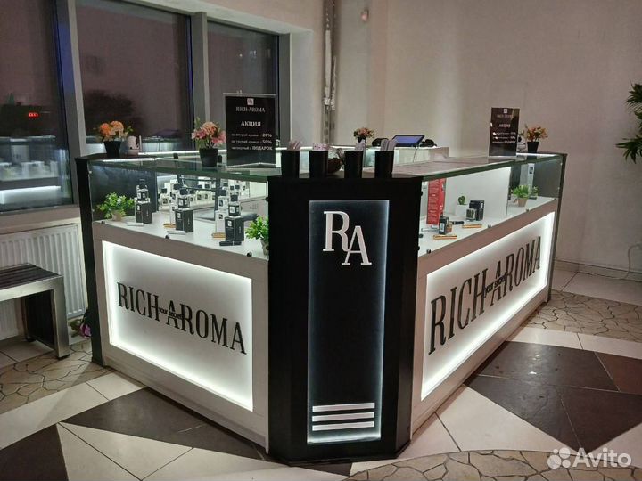 Продавец консультант в ТЦ Арена