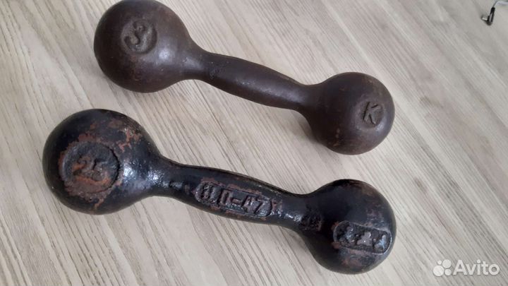 Гантели Б/У 2.5 кг (1шт.), 3 кг (1 шт.)