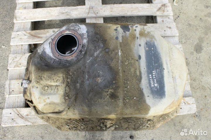 Бак топливный Nissan Mistral TD-27B 1996