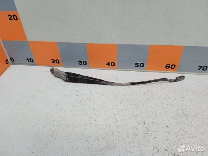 Поводок стеклоочистителя передний правый Skoda