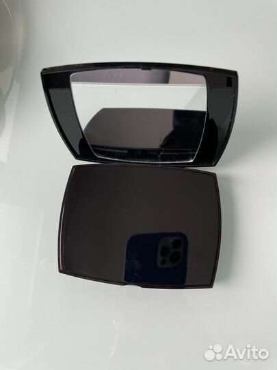 Внешний аккумулятор в виде пудреницы