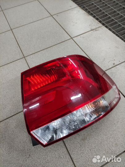 Фонарь задний правый на volkswagen polo