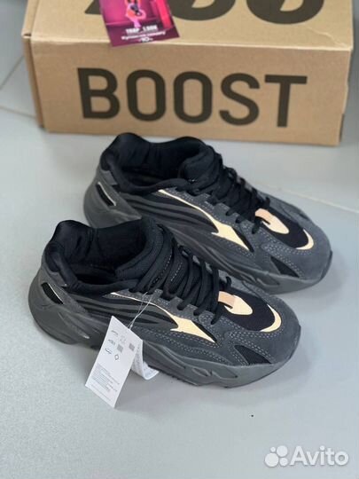 Кроссовки adidas yeezy boost 700