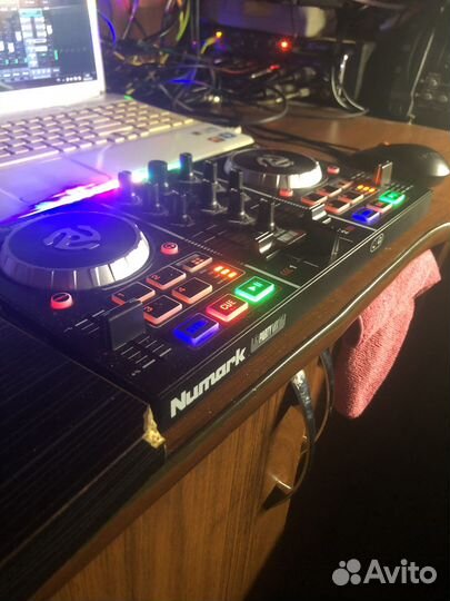 Диджейский пульт