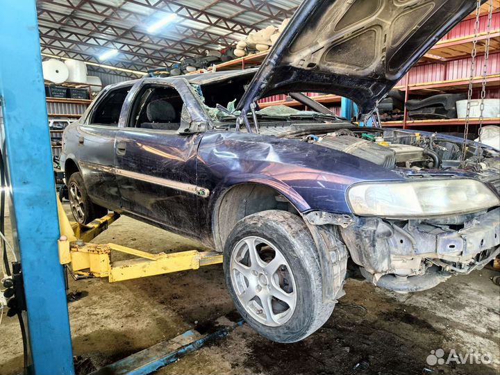 Кузов Опель Вектра Б седан (По частям)