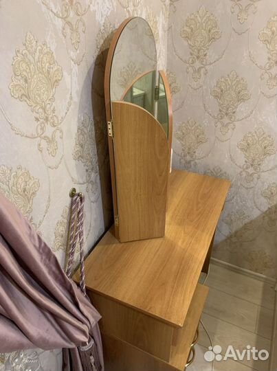 Трюмо с зеркалом