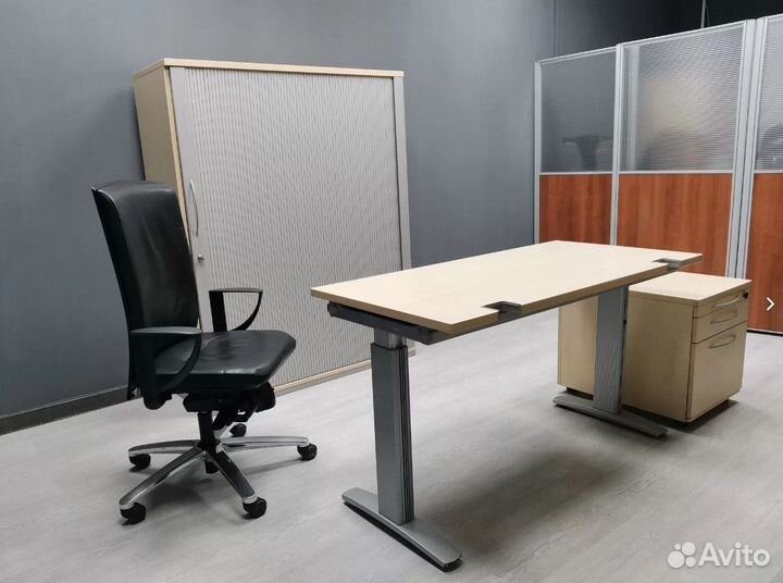 Мебель для офиса шкафы столы тумбы