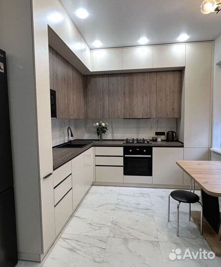 Кухня угловая под потолок