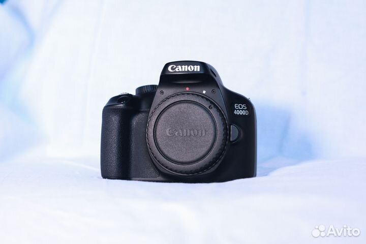 Фотоаппарат Canon EOS 4000D, объектив 18-55 мм