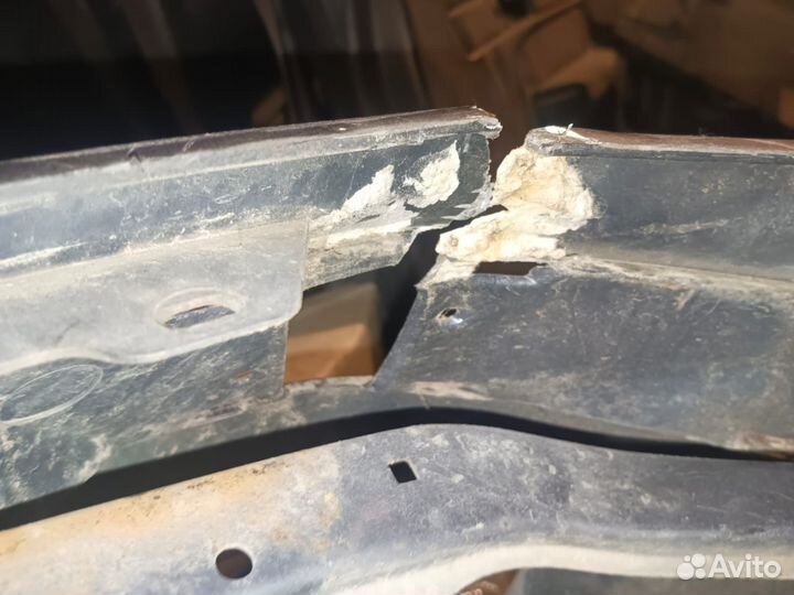 Бампер передний Mitsubishi Space Wagon 1998-2004